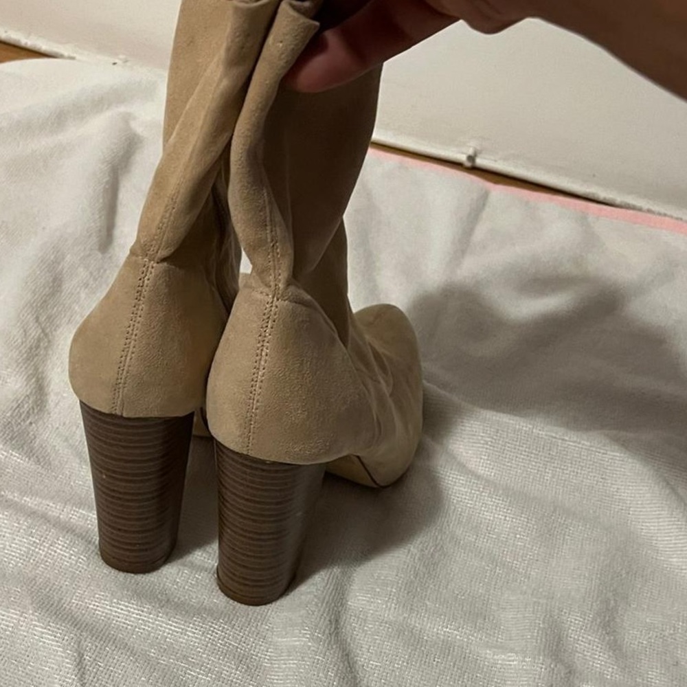 Olivia Jaymes nude boots